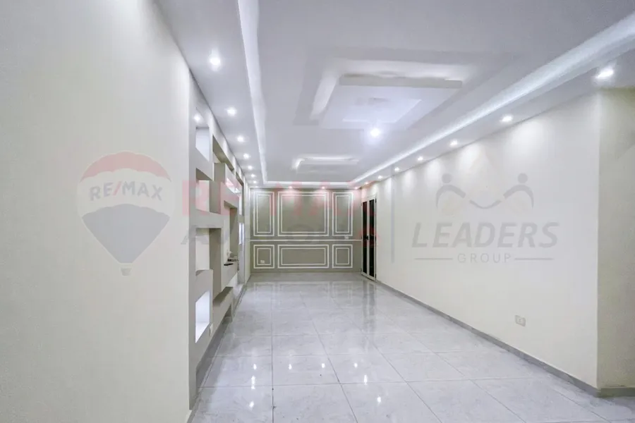 شقة للإيجار 140 م سموحة (ش الريادة)