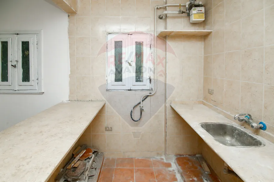 شقة للبيع 120 م لوران  (على البحر مباشرة)