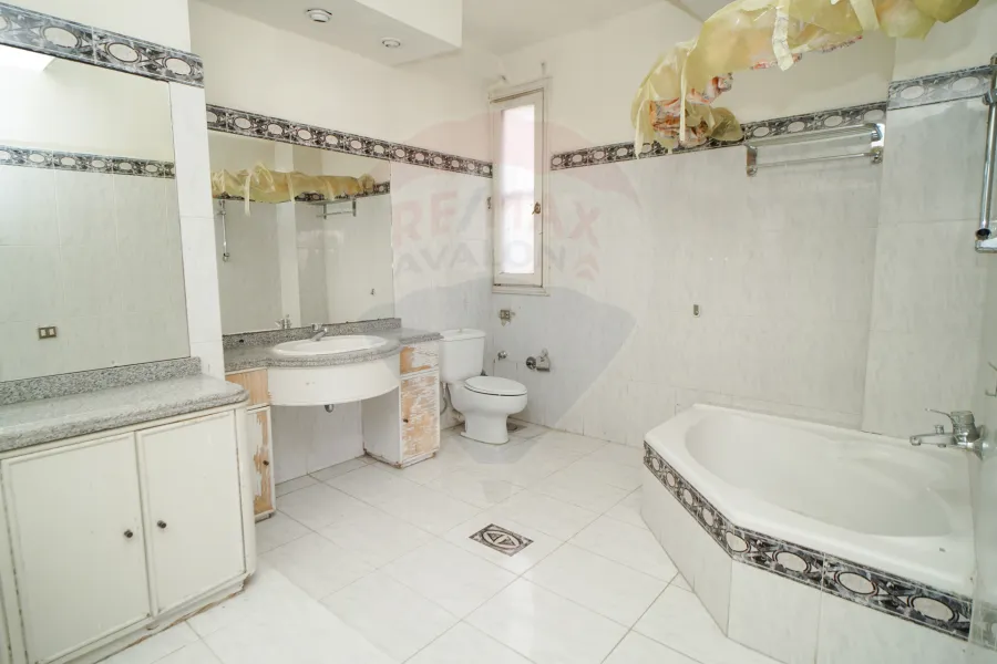 شقة للبيع 360 م رشدي (شارع سوريا)