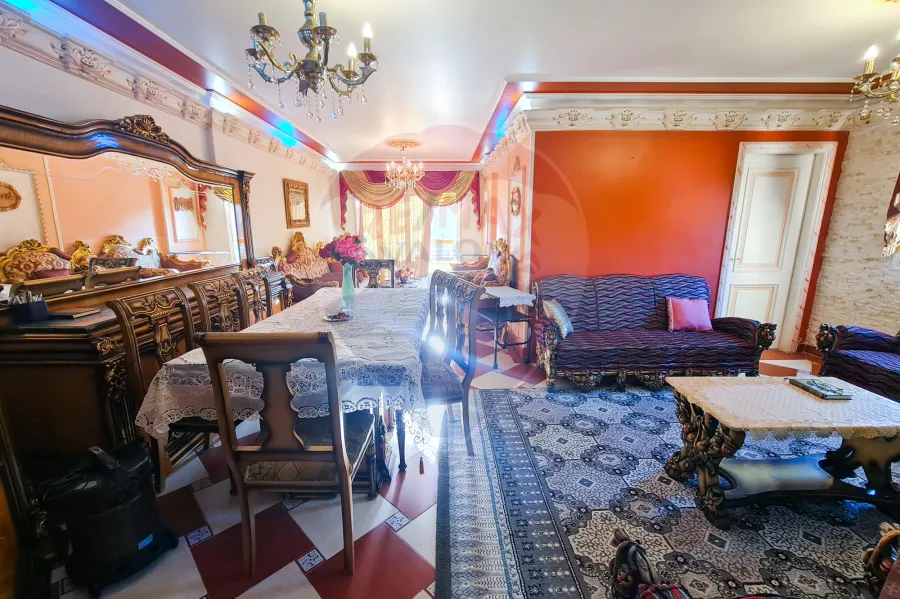 شقة للايجار 145 م كامب شيزار (خطوات من البحر)