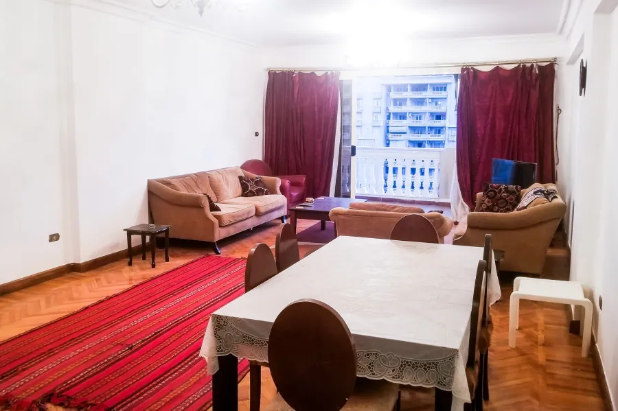 شقة للإيجار 170 م سابا باشا (خطوات من البحر)