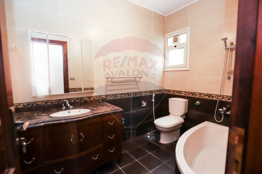 شقة للبيع 175 م سموحة ( ش فوزى معاذ )