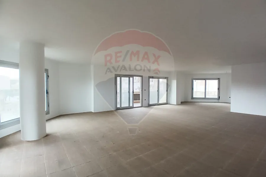 Apartment for sale 360 m Sporting (on the tram)