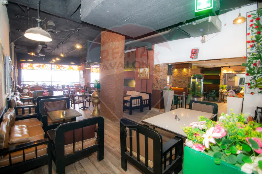 محل + صندرة للبيع 300 م  ستانلي (على البحر مباشر)