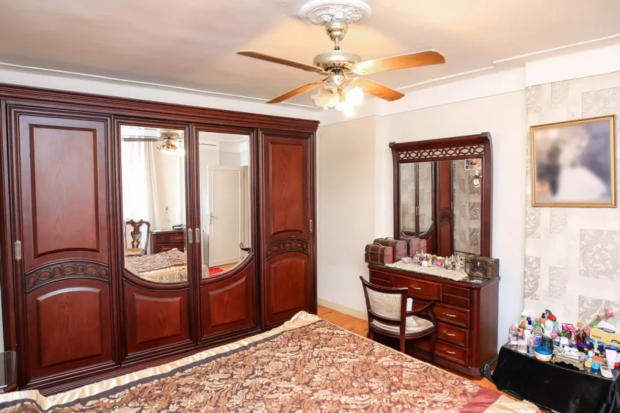 شقة للبيع 175م ثروت (ش عبد الحميد الديب)