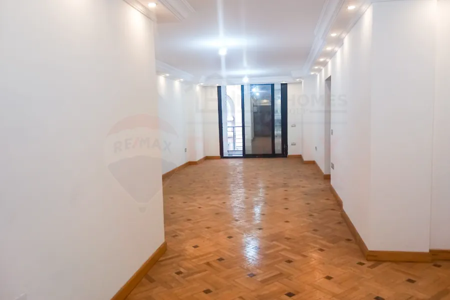 شقة للبيع 165 م سموحة ( شارع بهاء الدين الغتورى )  بتسهيلات فى السداد