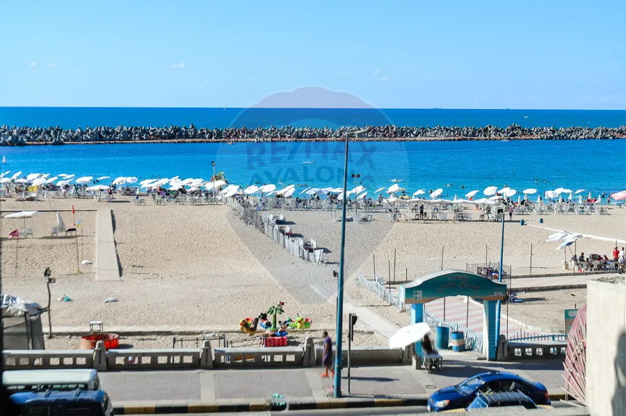 شقة للبيع 150م  صافي سيدي بشر ( علي البحر مباشرة)