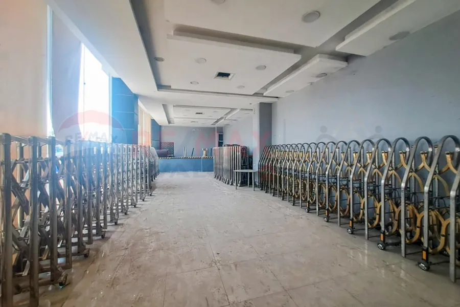 Administrative unit for rent 1,800 m Airport (beside Talaat Moustafa Hospital)