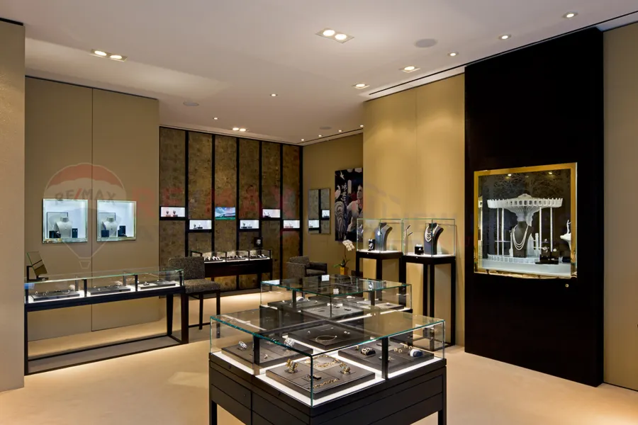 محل تجاري للإيجار 95 م سان ستيفانو ( على الترام )