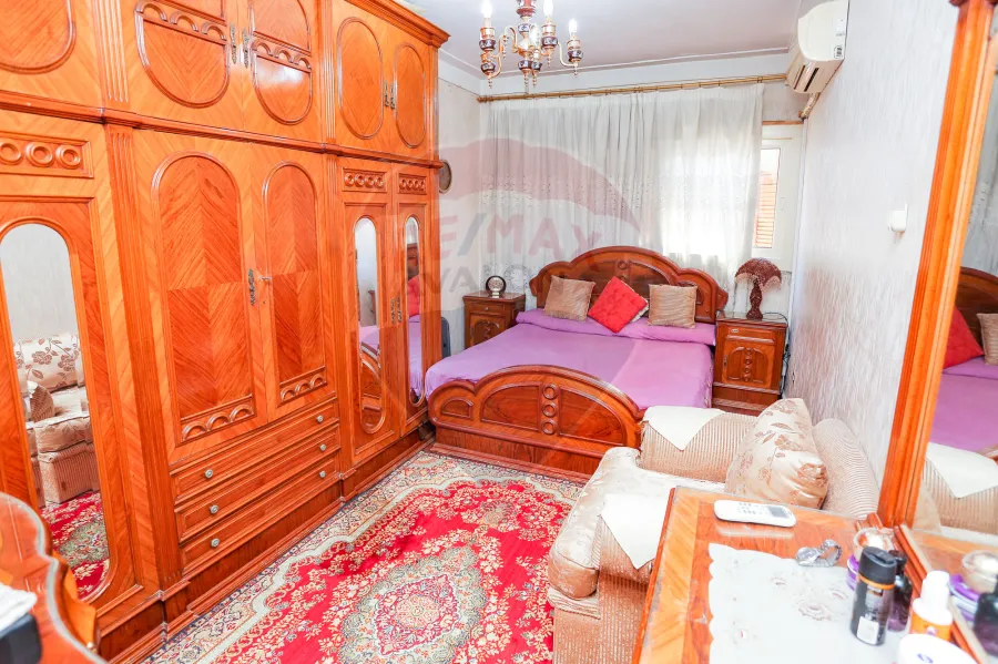 شقة للبيع 140 م رشدي (علي الترام مباشرة)