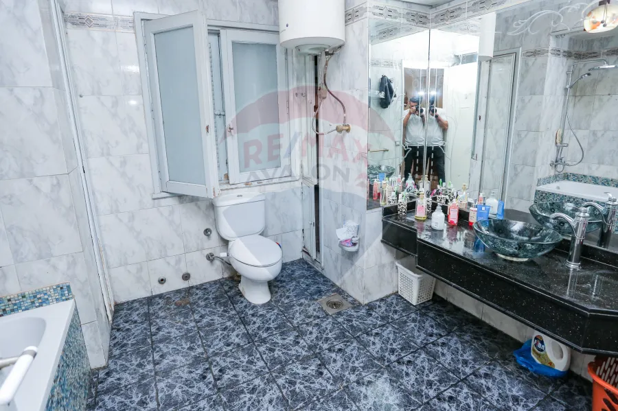 شقة للبيع 300 م جليم (شارع ابوقير الرئيسي)