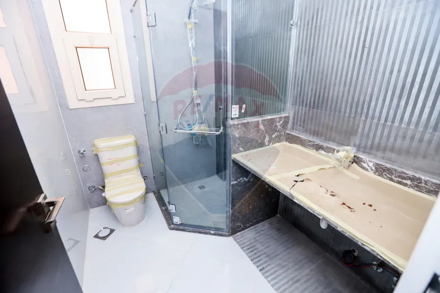 standalon Villa for Sale 418 m King Marriott (jiwar Compound)