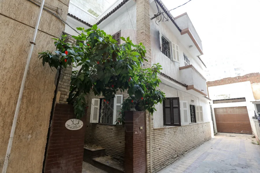 فيلا للبيع 250 م سموحة (ش مصطفي كامل)