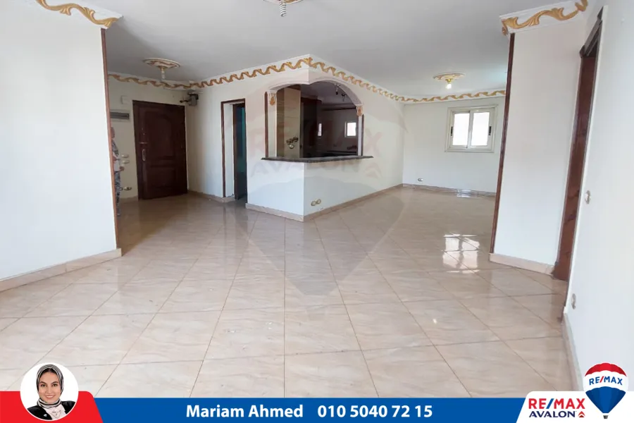 شقة للإيجار 120م كامب شيزار(خطوات من البحر)