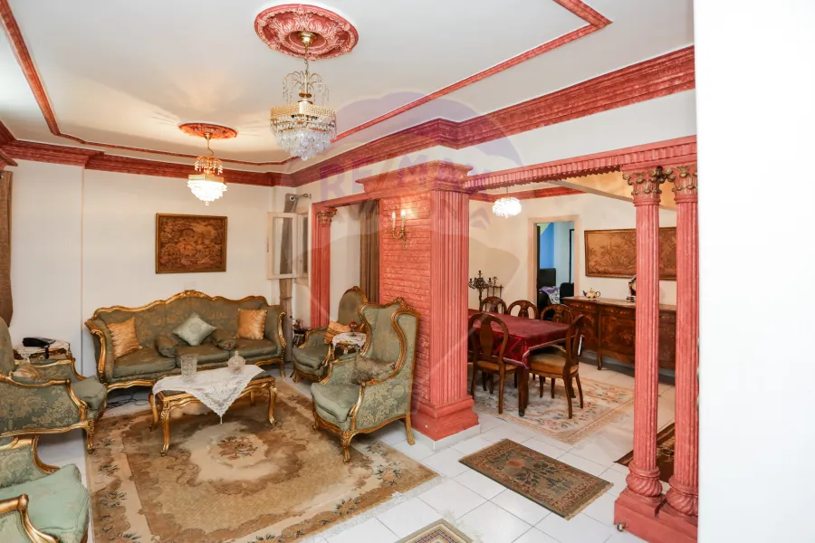 شقة للبيع 200 م سيدي بشر  (ش جمال عبد الناصر)