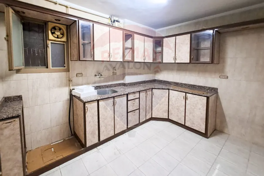 شقة للبيع 206 م جليم (بجوار قصر المجوهرات)