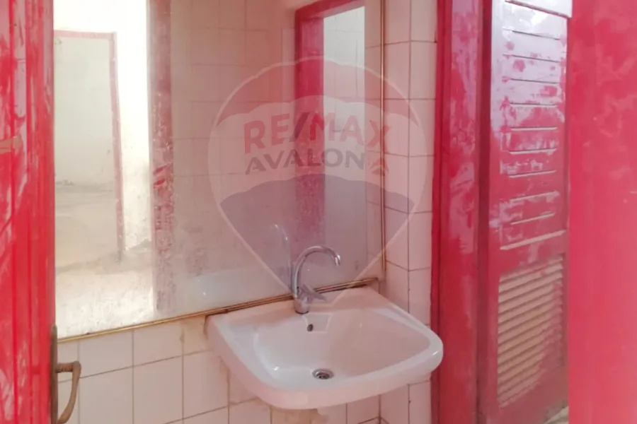 محل + جاردن للبيع ( مارينا 1 ) 109 م + 650 جاردن