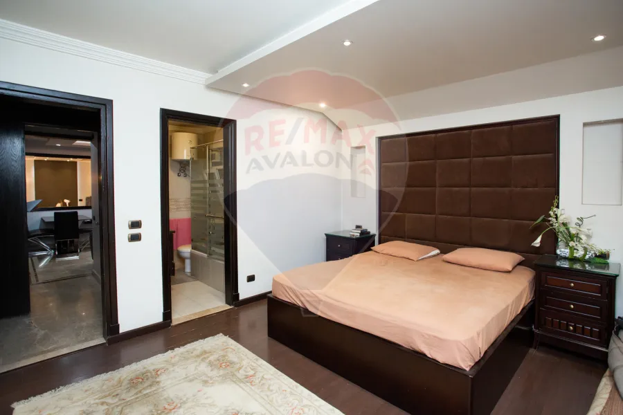 Apartment for sale 200 m Saba Pasha (on the tram - Brand Building)