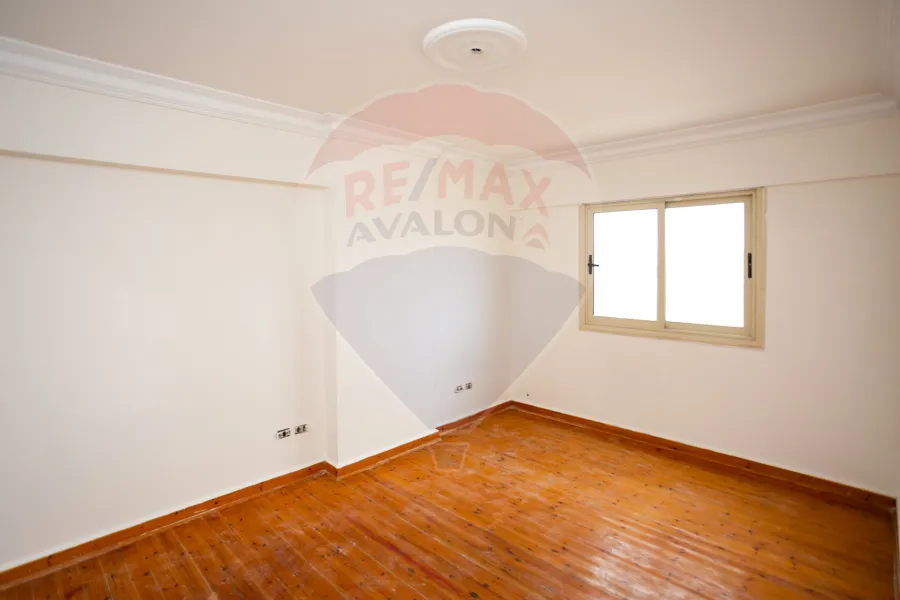 شقة للبيع 232 م كفر عبده (ش سكينة بنت الحسين)