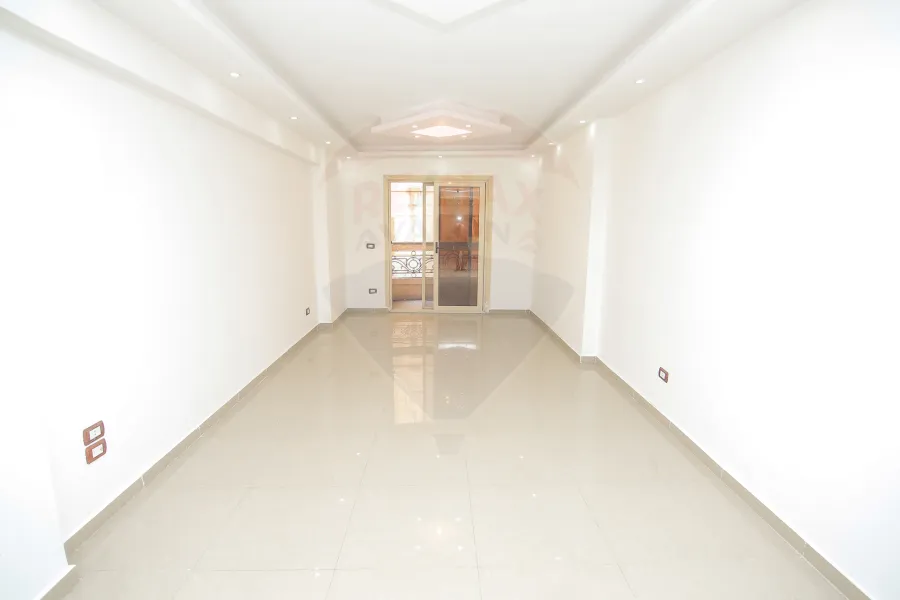 Apartment for sale 165m gleem(steps from the sea)