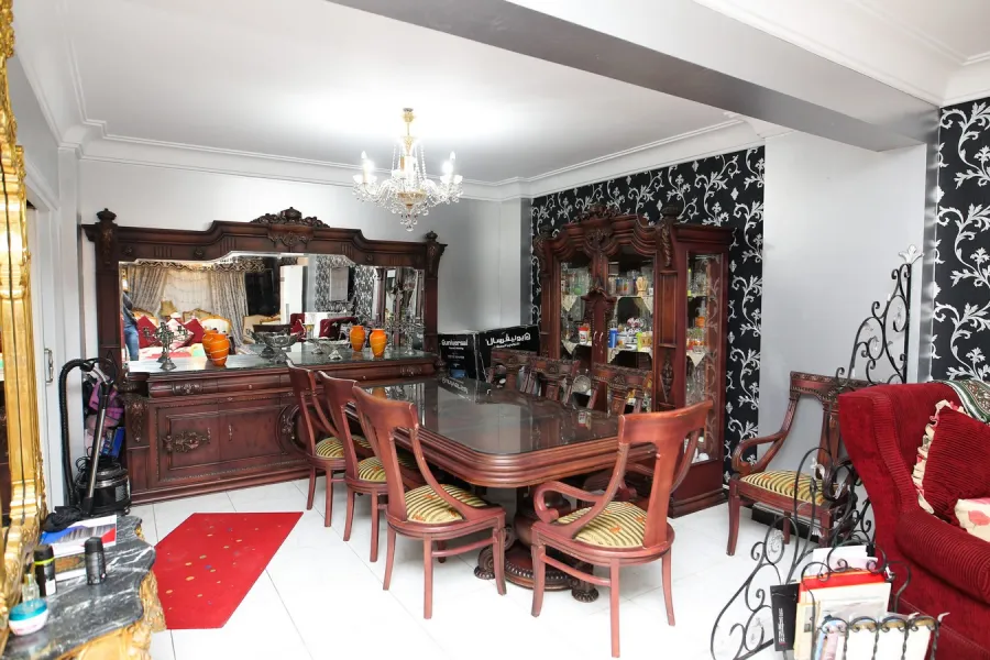 Apartment For Sale 190m Gleem (El-Ezaa St.- Steps From Abou Keir St.)