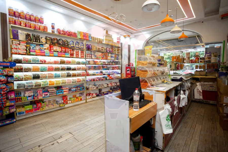 محل للبيع 50 م سموحة (امام خير زمان)