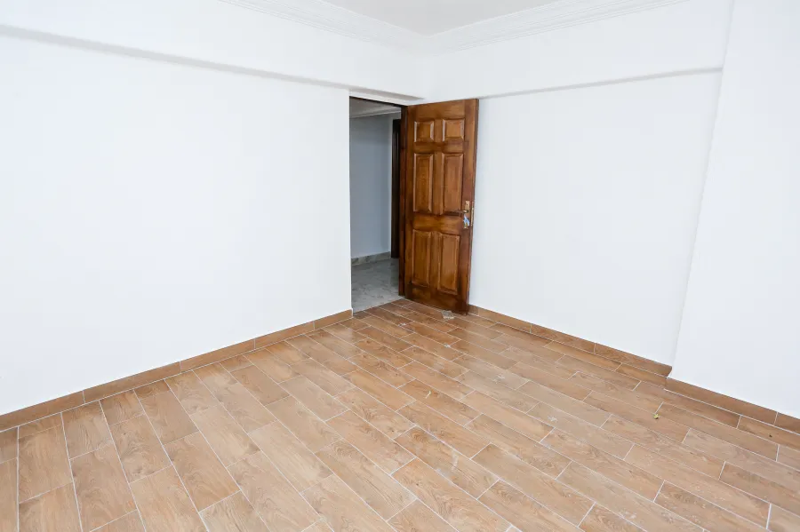 شقة مسجلة شهر عقاري للبيع 135م - جليم (ش ابو قير مباشرة)