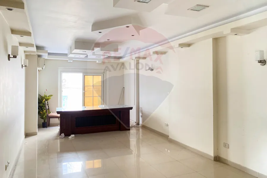 شقة للبيع 165 م زيزينيا (بين الترام و البحر)