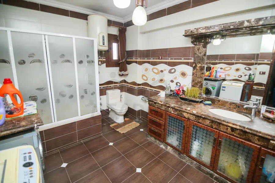 شقة للبيع 250 م السرايا (خطوات من البحر)