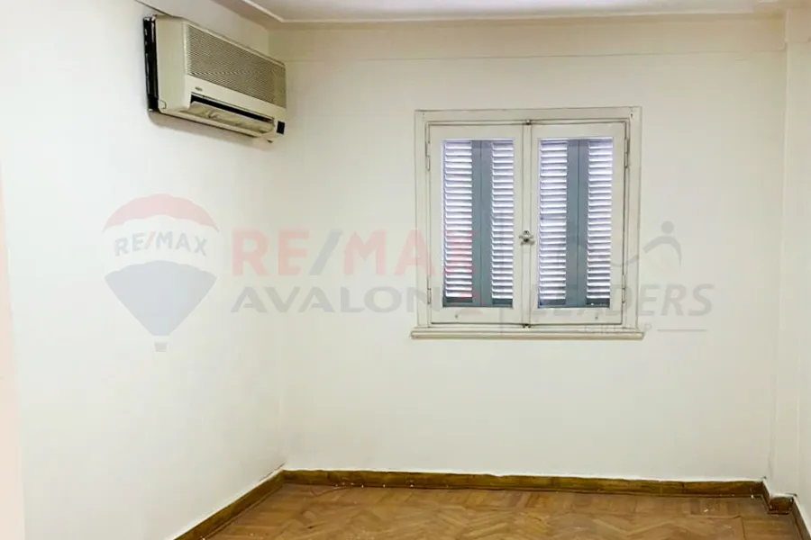 شقة للايجار 100 م جناكليس (ش ابو قير)