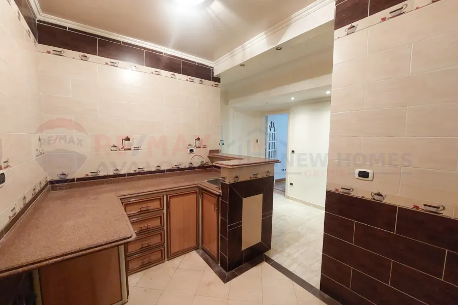 Apartment for sale 120 m Zizinia (Ibrahim Al-Attar St - steps from Abu Qir St)