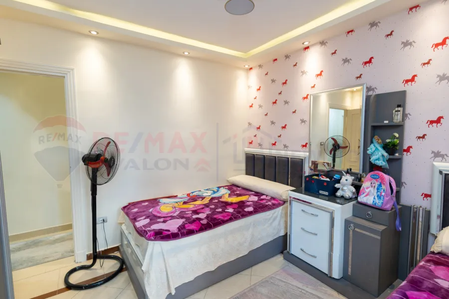 شقة للبيع 175 م لوران (تاني نمرة من ش الاقبال)