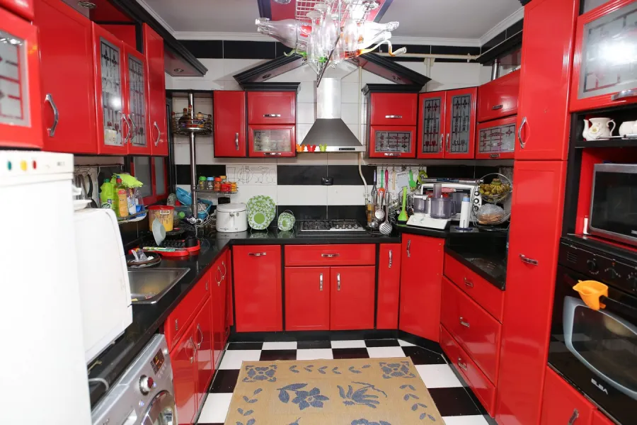 Apartment For Sale 190m Gleem (El-Ezaa St.- Steps From Abou Keir St.)