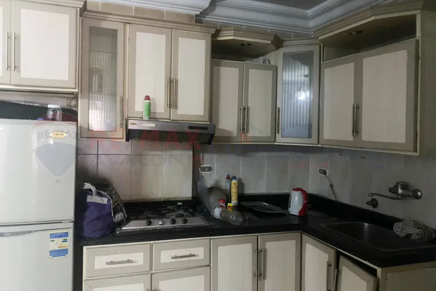 شقة للبيع 155 م + 162 م تراس المعمورة الشاطئ (ابراج المعمورة بلازا)