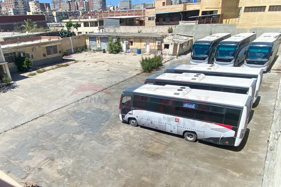 مساحة تجارية و إدارية للايجار  2000 م  محرم بك  (المنطقة الصناعية)