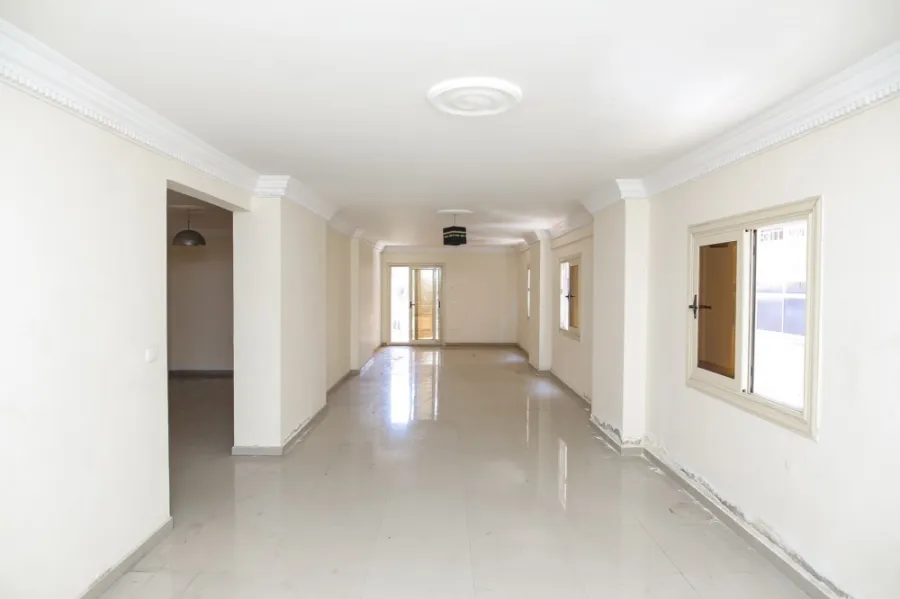 شقة للإيجار 210م لوران - ش شعرواي - خطوات من الترام