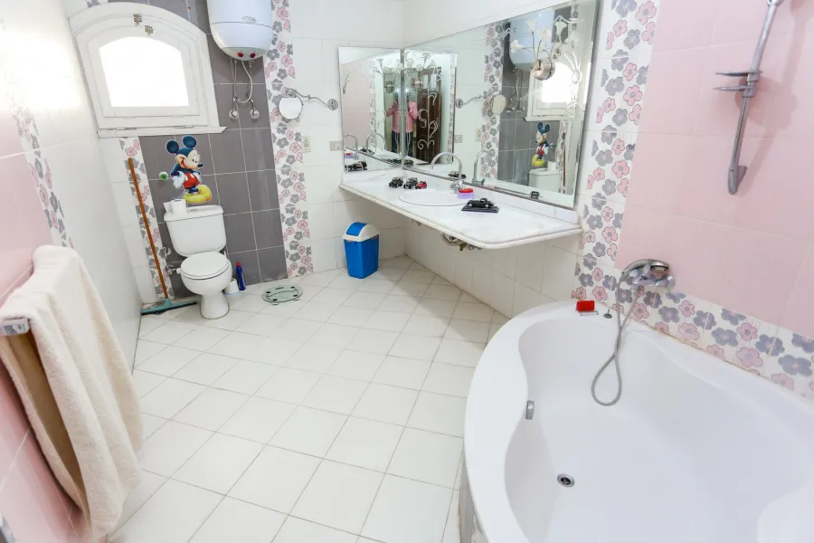 Villa for sale 700m King Marriott (Compound Bostan Mena)