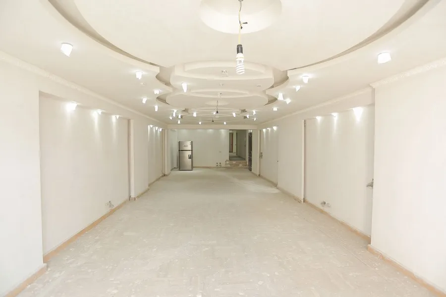 شقة للبيع 290م ثروت -خطوات من البحر وش أبو قير