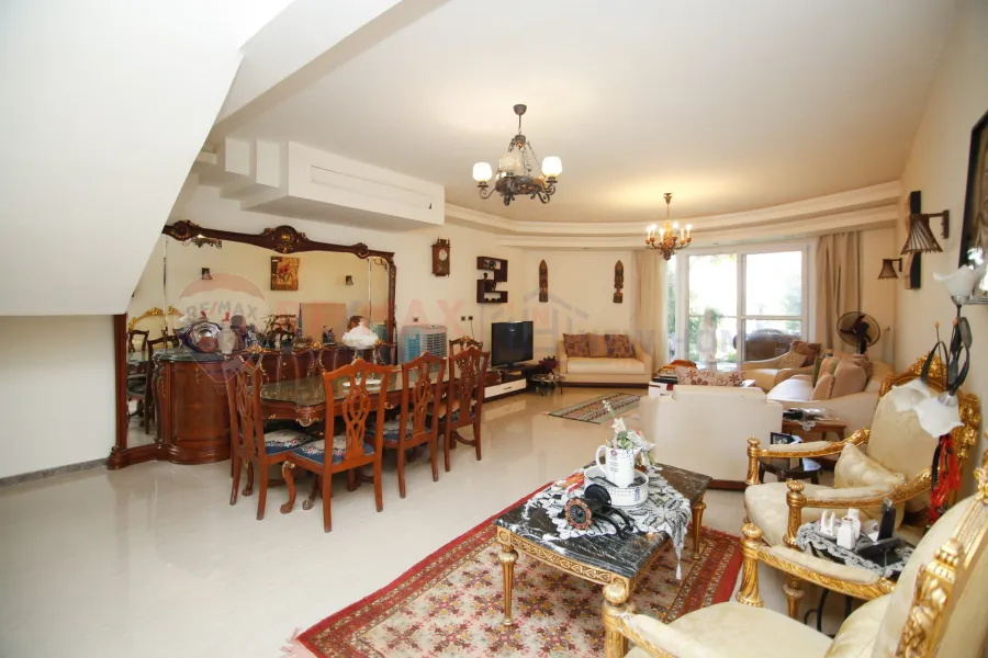 فيلا للبيع 420 م الساحل الشمالى (كومباوند سيدرا)  - صف أول على حمام السباحة