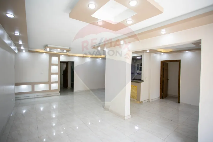 شقة للبيع 160 م ميامي (متفرع من ش جمال عبد الناصر)