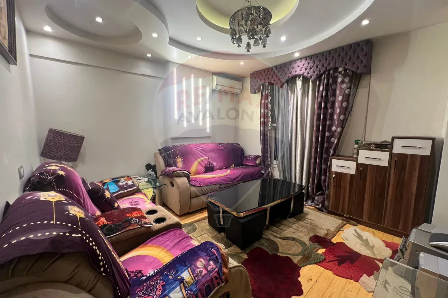 شقة للبيع 150 م  كامب شيزار (ش احمد قمحة - المكتبات)