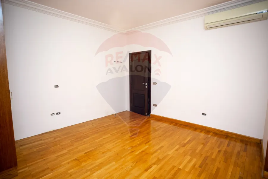 شقة للبيع 305 م كفر عبده (بجوار British Council) -