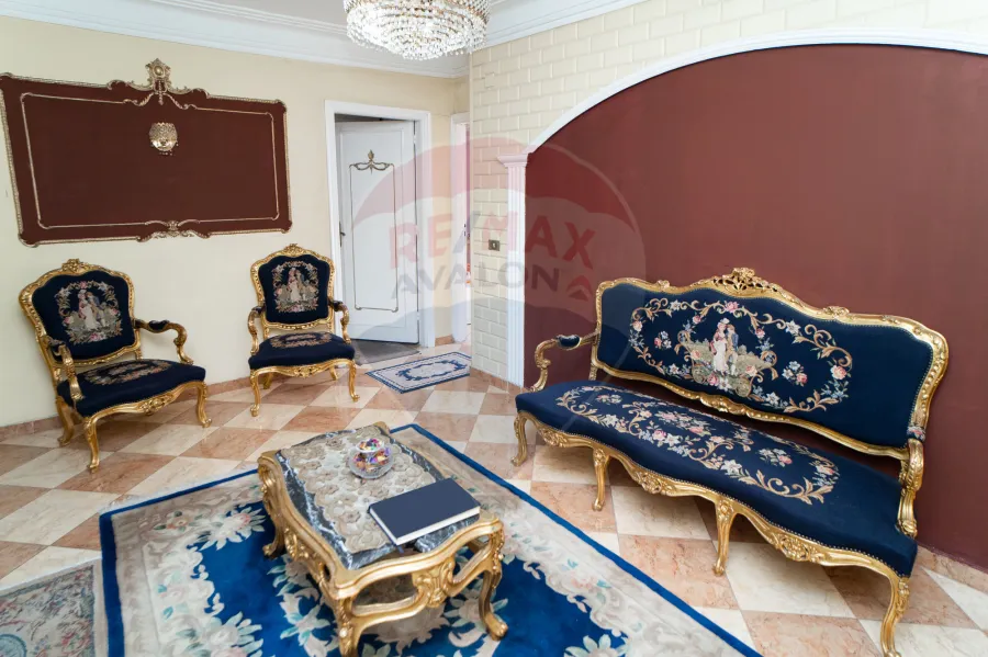 Apartment for sale 200 m Mansheya (on the tram - steps from the sea)