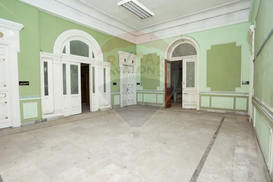 Castle for sale Al-Hay Al-Latiny (Steps from Fouad St. and Sultan Hussein St.) 1,460 m