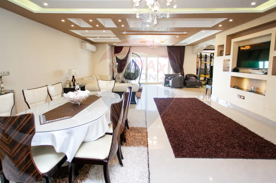 شقه للبيع 520 م سيدي بشر(ش محمد نجيب - على البحر مباشرة)