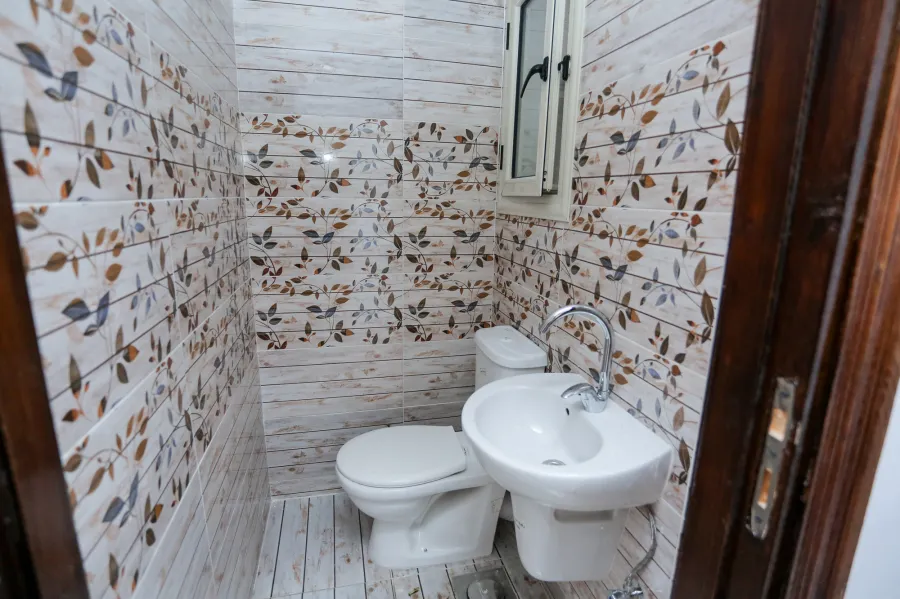 شقة مسجلة شهر عقاري للبيع 135م - جليم (ش ابو قير مباشرة)