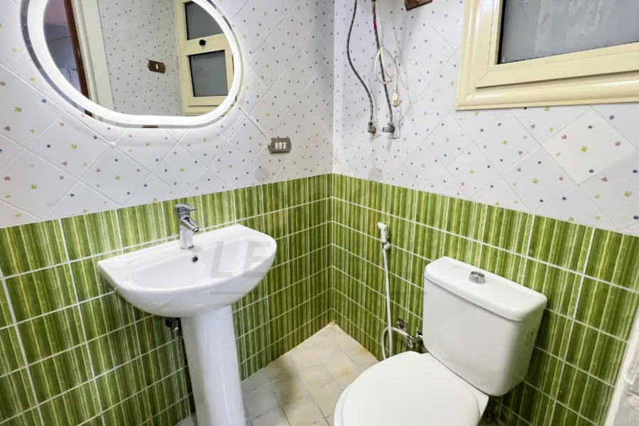 شقة للايجار المفروش 145 م سموحه (خطوات من نادى سموحة)