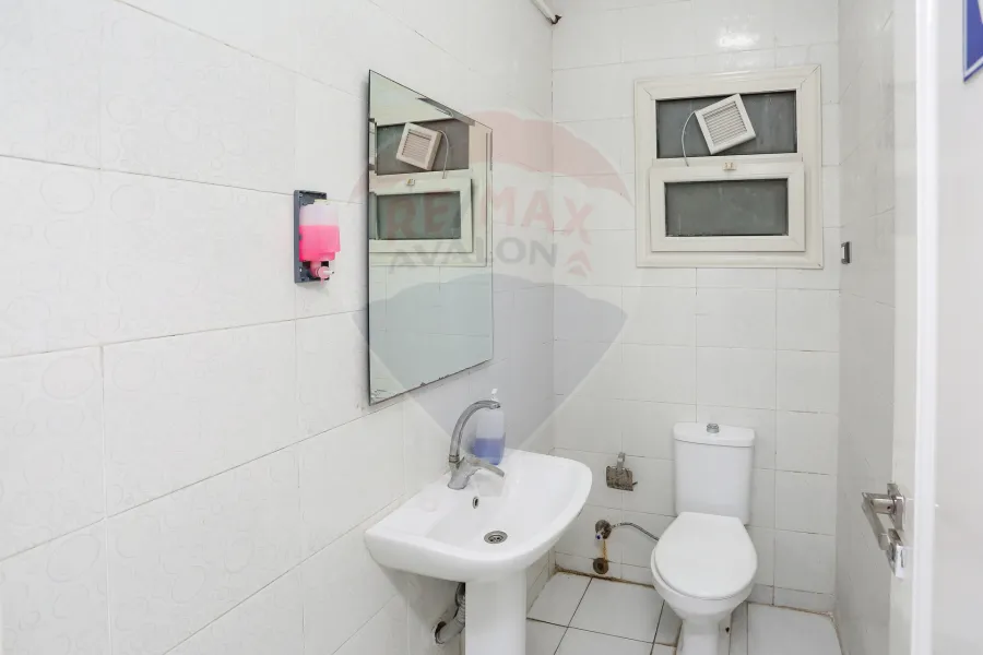 Medical Center for sale 220 m Al Azarita (Sutter St)