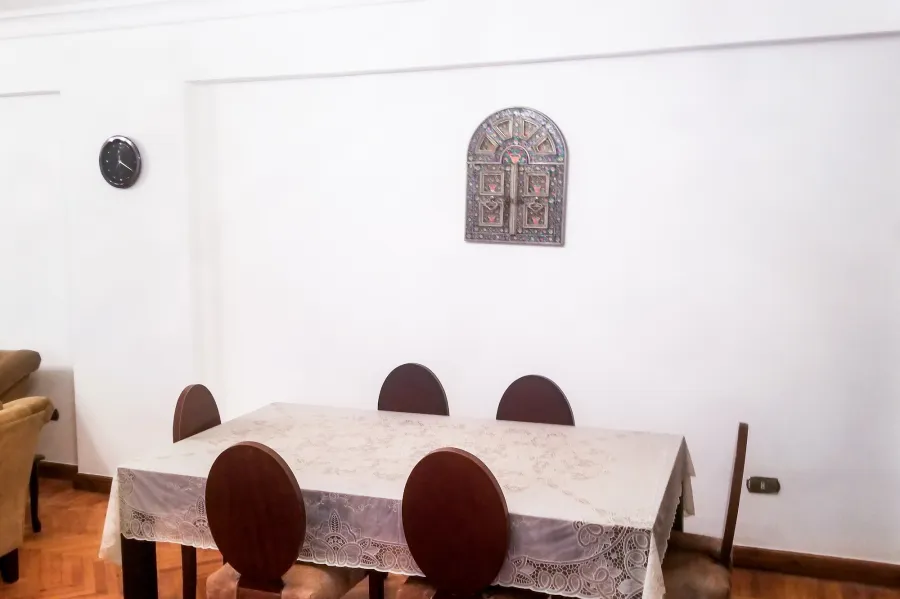 شقة للإيجار 170 م سابا باشا (خطوات من البحر)