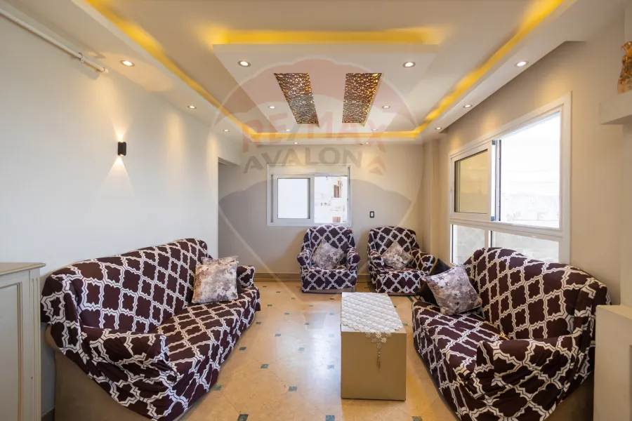 شقة للبيع 140 م المندرة (أمام كوبري 45 - على البحر مباشرة)